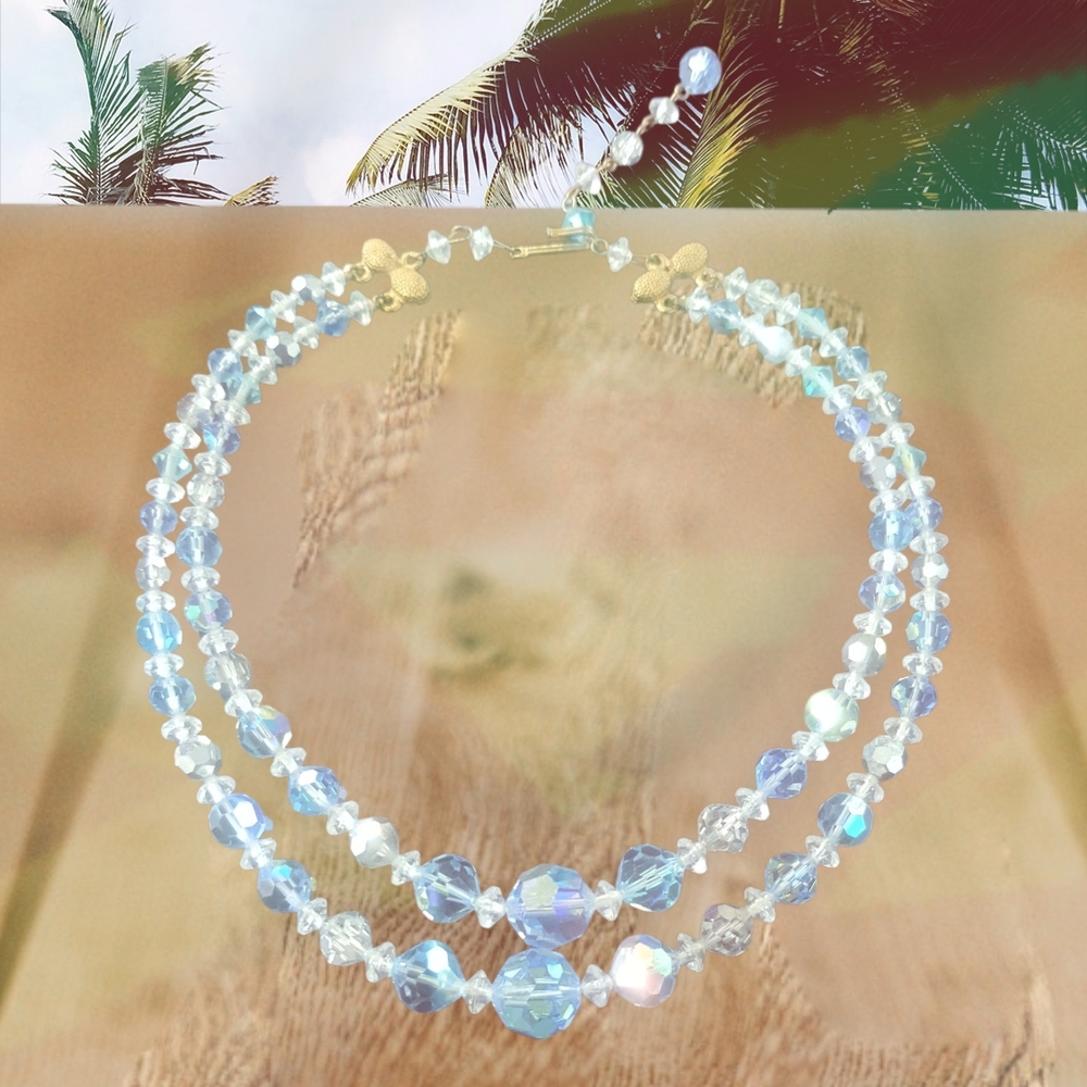 Elegant Iridescent Beaded Necklace